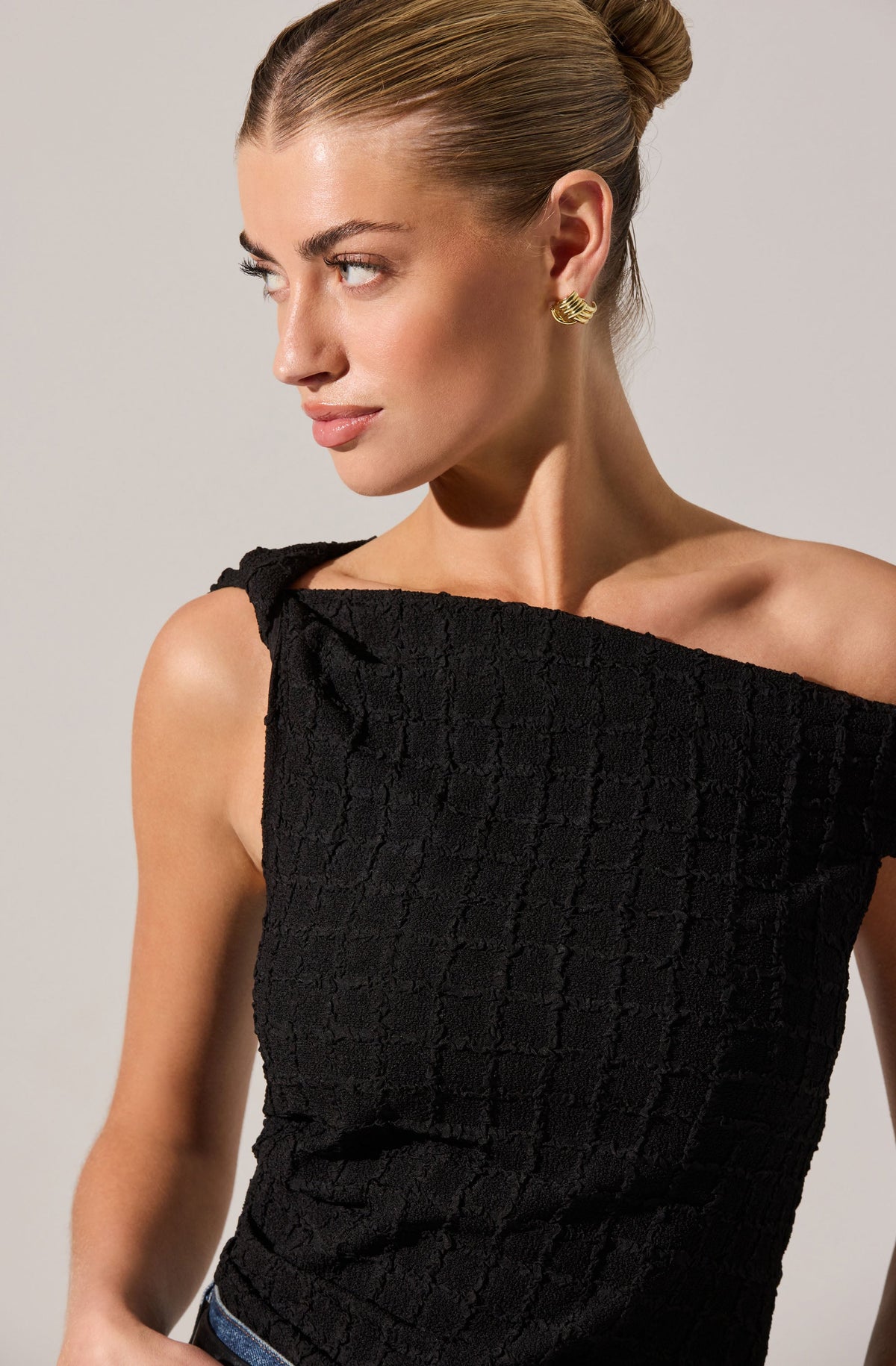 Lindy Textured Off Shoulder Top