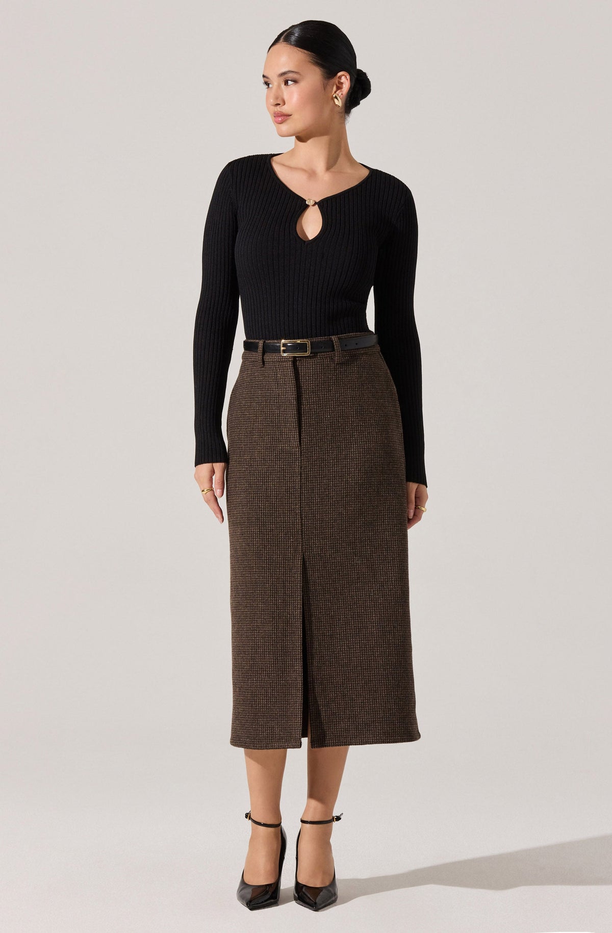 Lynly Ribbed Keyhole Sweater