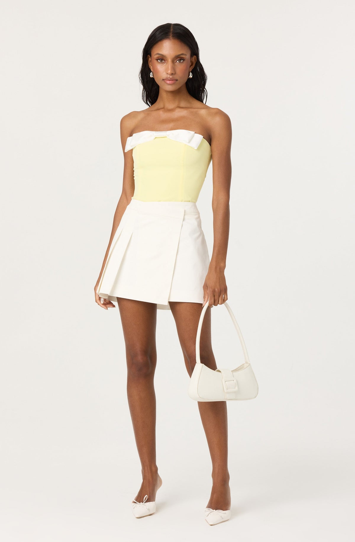 Contrast bow tube top