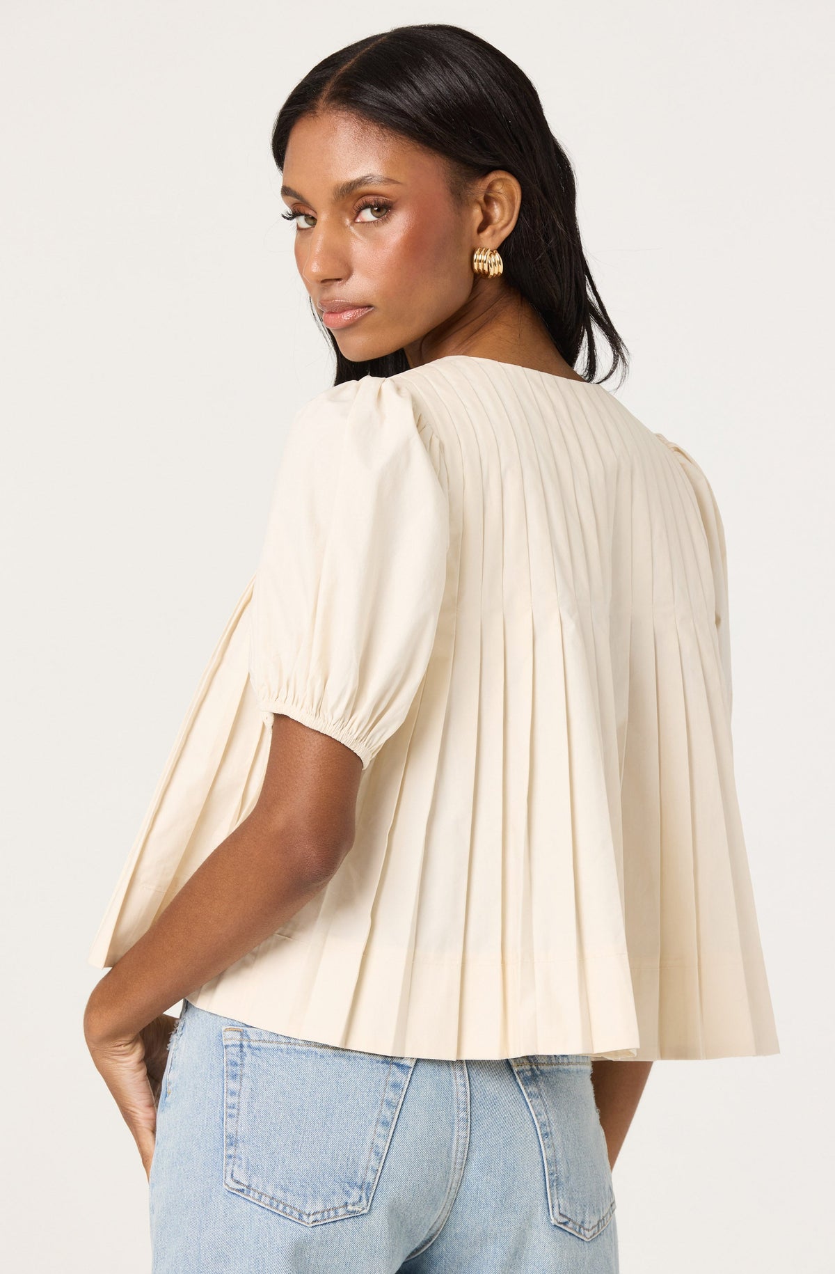 Pleated swing top